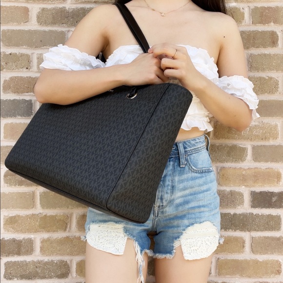 Gaby’sBags💕NWT Michael Kors Large Tote - Picture 2 of 4